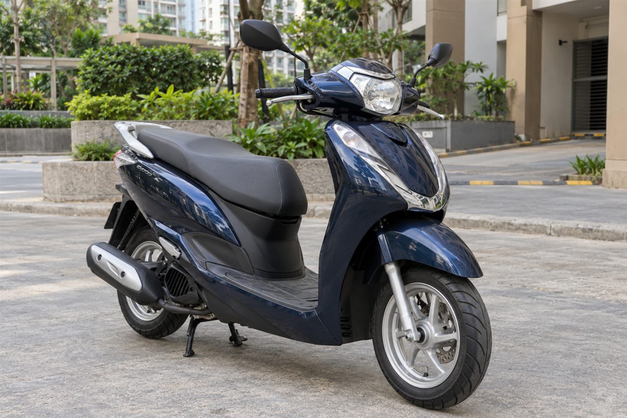 Honda Lead 125 — большой багажник и smart key